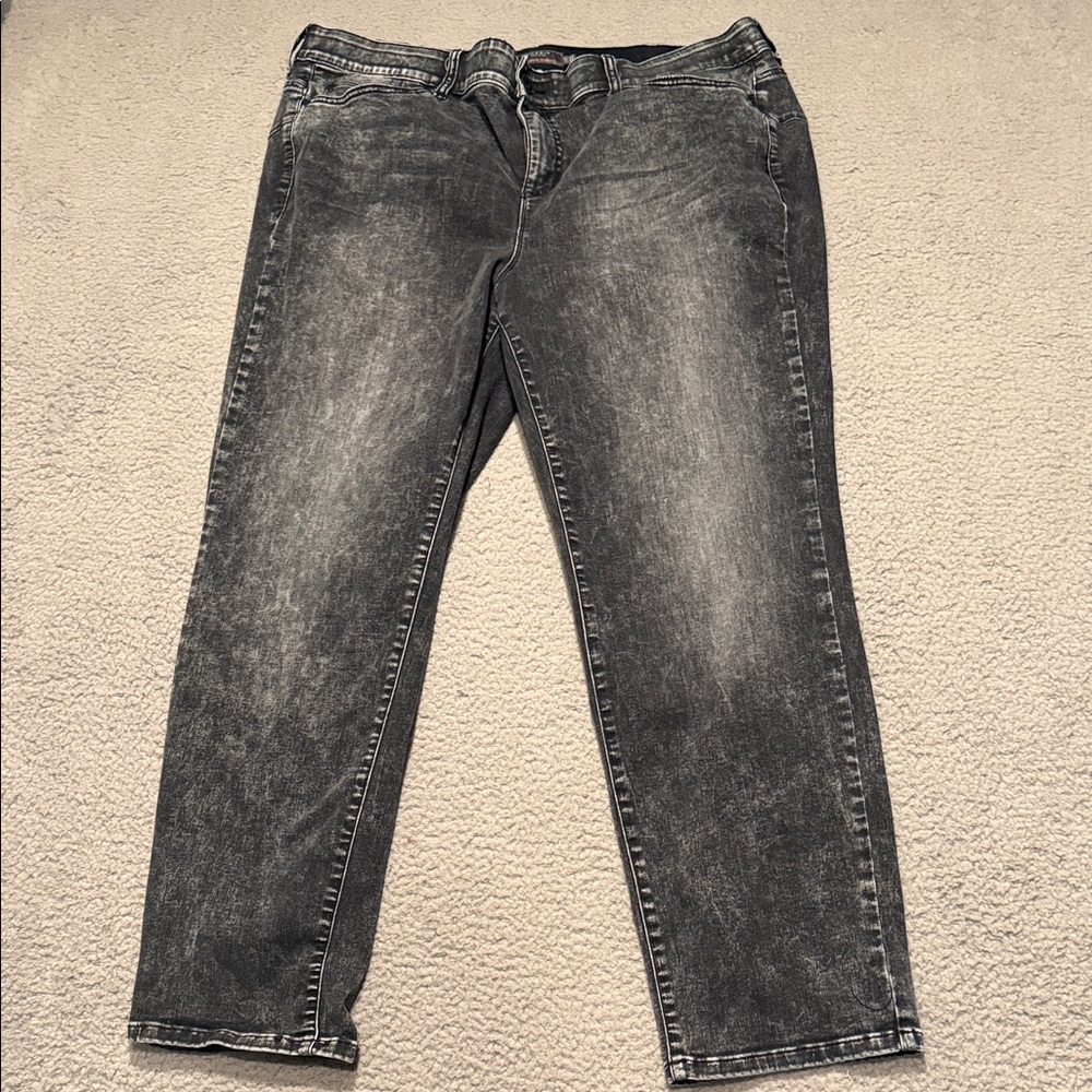 Torrid Bombshell Straight Super Soft Jeans in size 24R.